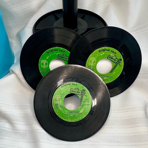 VTG Disk-Go-Case & 40 45rpm Records‎ ‘60’s 70’s ‘80’s EUC - Picture 7 of 11